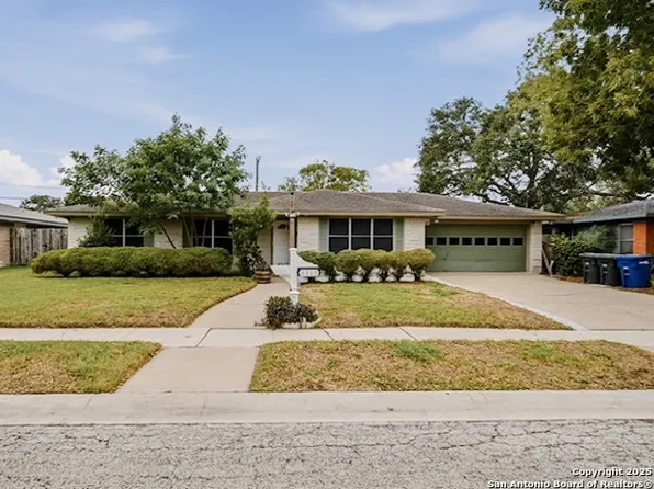 4313 Driftwood PL, Corpus Christi, TX 78411