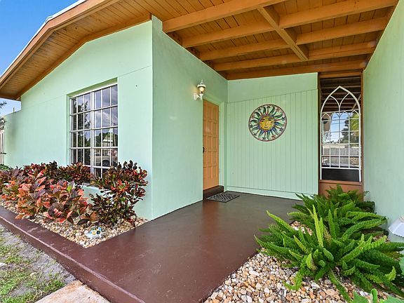 3rd image of 114 SE Serenata Court