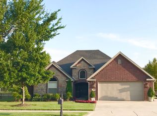 2635 W Vanike Dr, Fayetteville, AR 72704