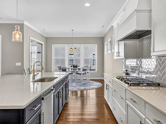 5th image of 1016 Ashcliff Ln