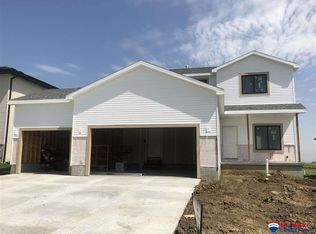 750 Hickory Hill Ln, Lincoln, NE 68521