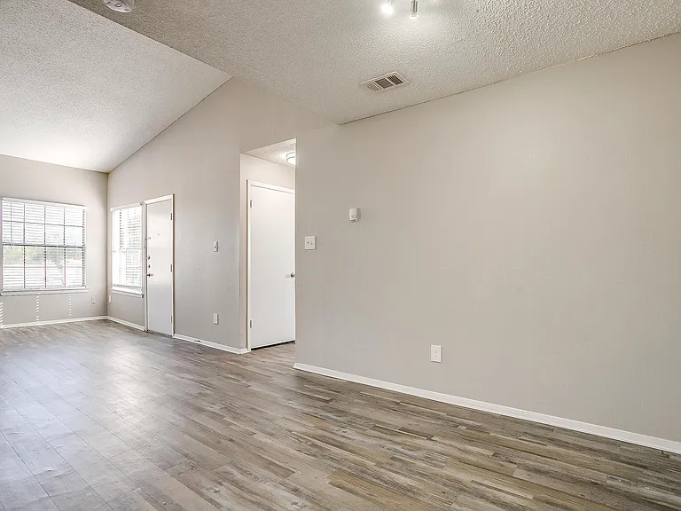 Portofino Apartments — Photo 24