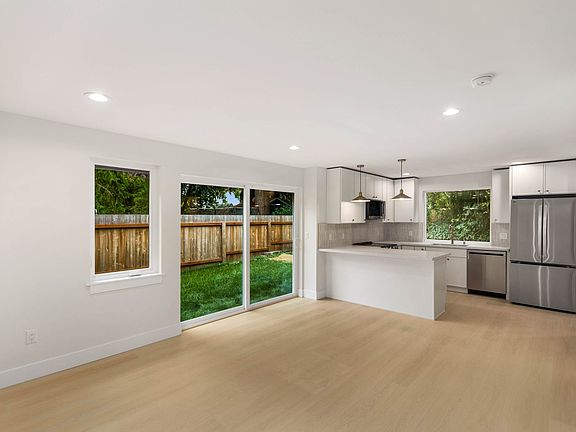 5th image of 3205 NE 98th St