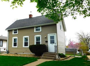 2370 33rd St, Moline, IL 61265