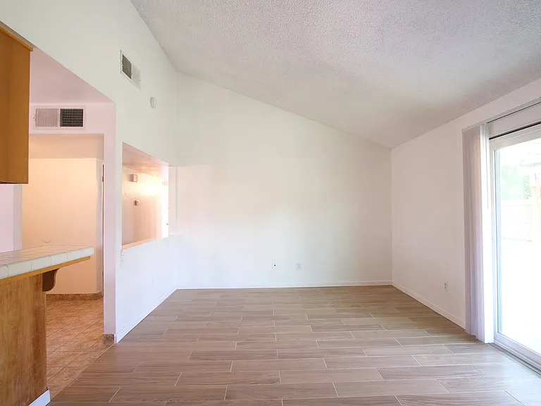 121 Eula Dr — Photo 4