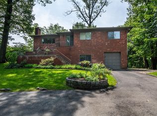 35 Stone Cabin Rd, New Rochelle, NY 10801