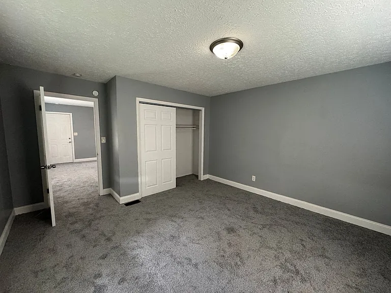 712 Melvenia St — Photo 13