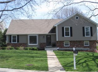 12423 W 101st Ter, Lenexa, KS 66215