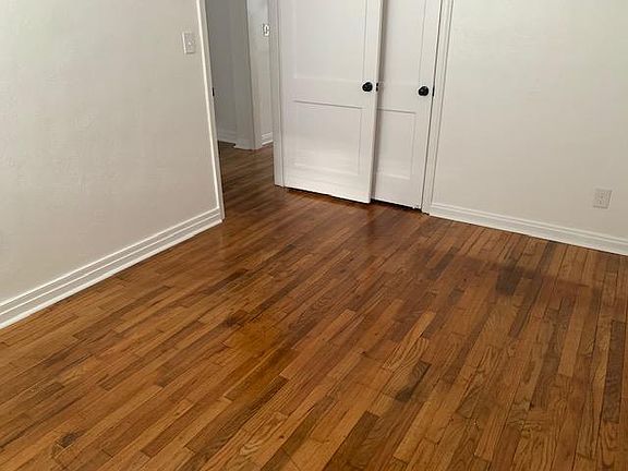 5th image of 1933 Lakewood Cir S