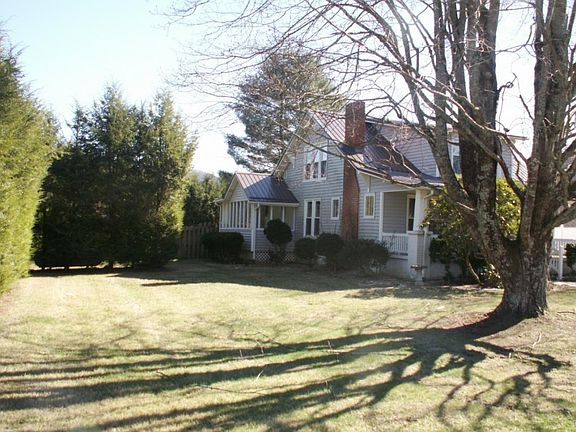 2nd image of 203 Oak St