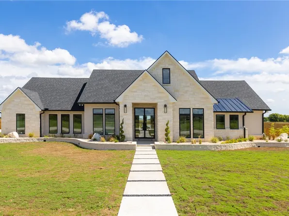 111 Courtside Dr, Snook, TX 77878