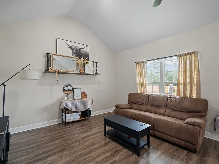 118 Clay St NE — Photo 9
