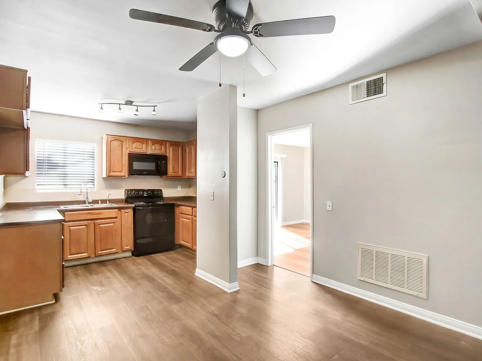 1436 Seventh St — Photo 4
