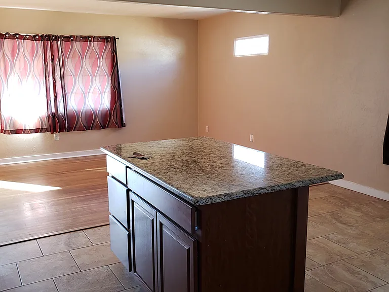 906 Madeira Dr SE — Photo 9