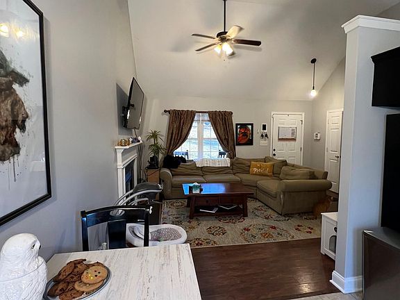 3rd image of 112 Morningstar Ct