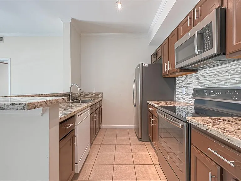 4515 Briar Hollow Pl #305 — Photo 6