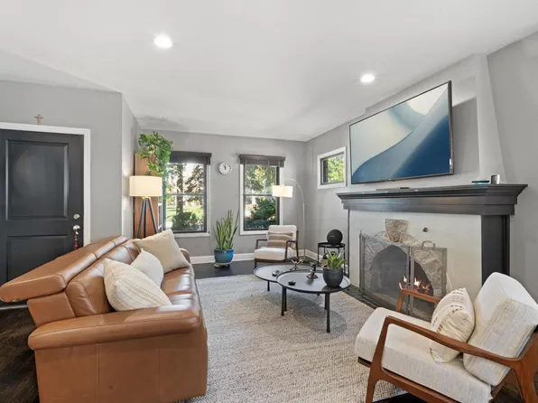 2432 North Lake DRIVE, Milwaukee, WI 53211