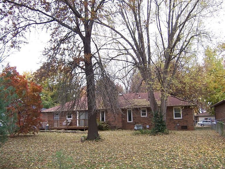 2nd image of 1271 E Lakewood St