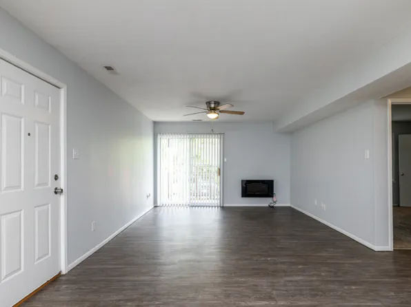 Whitehall Apartments, 3930 SW Twilight Dr #216S, Topeka, KS 66614