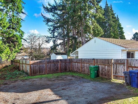 3rd image of 4801 61st Street NE