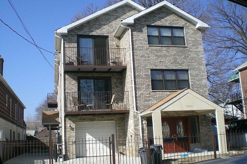Building Photo 4