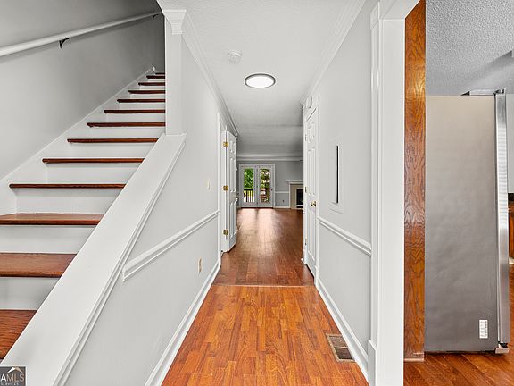 2nd image of 1100 Magnolia Way SE