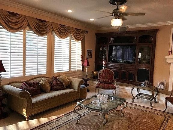 3rd image of 7124 Torrey Mesa Ct