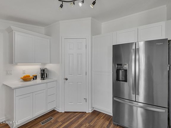 5th image of 2246 W Windermere Ave