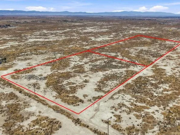 4211 40th St W, Rosamond, CA 93560