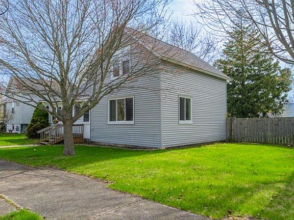 4th image of 203 Adams St