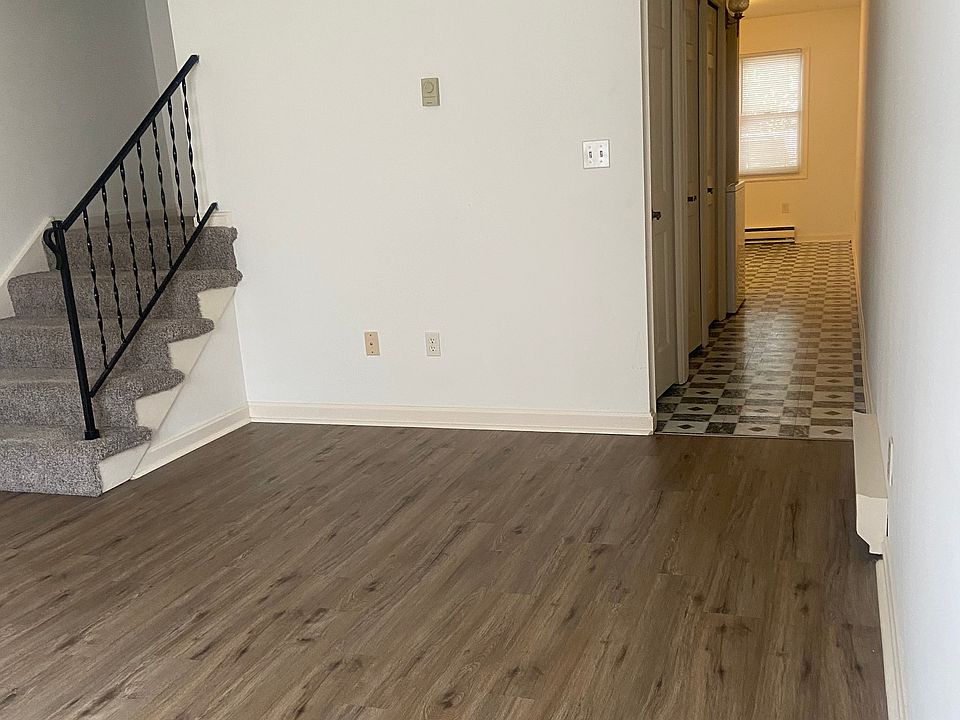 1st image of 526 W Simpson St