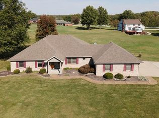 13303 Field Crest Rd, Highland, IL 62249