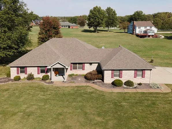13303 Field Crest Rd, Highland, IL 62249