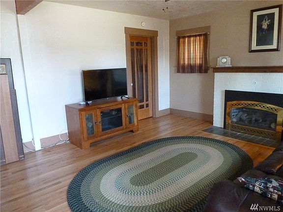 3rd image of 627 Cascade Ave