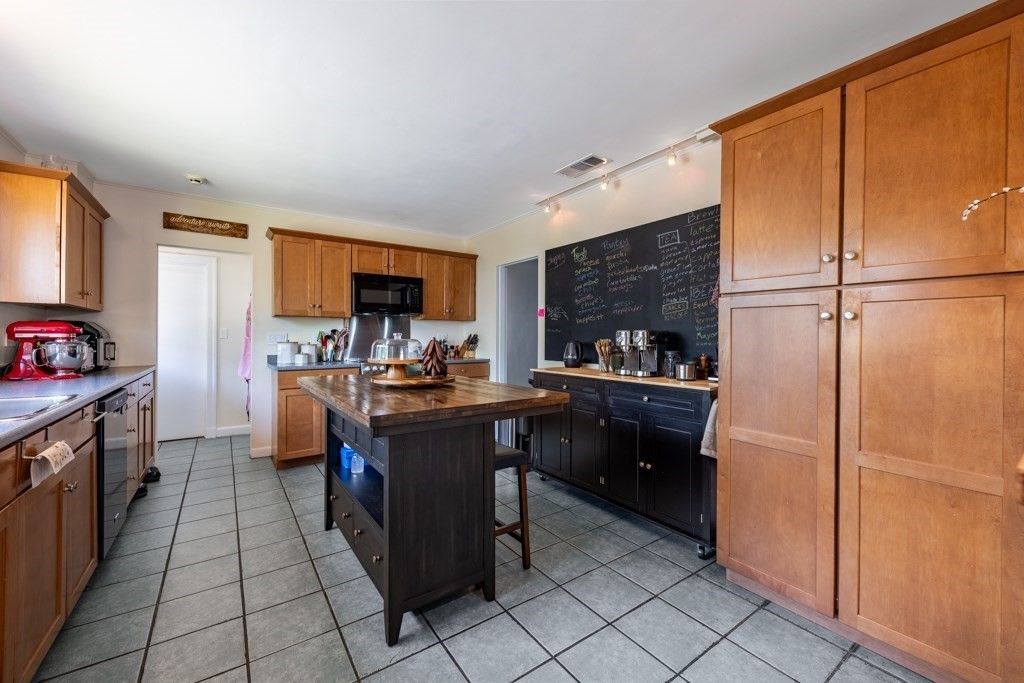 House in Medford - View 5