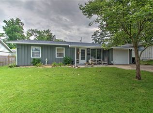 1810 S Country Club Rd, Decatur, IL 62521