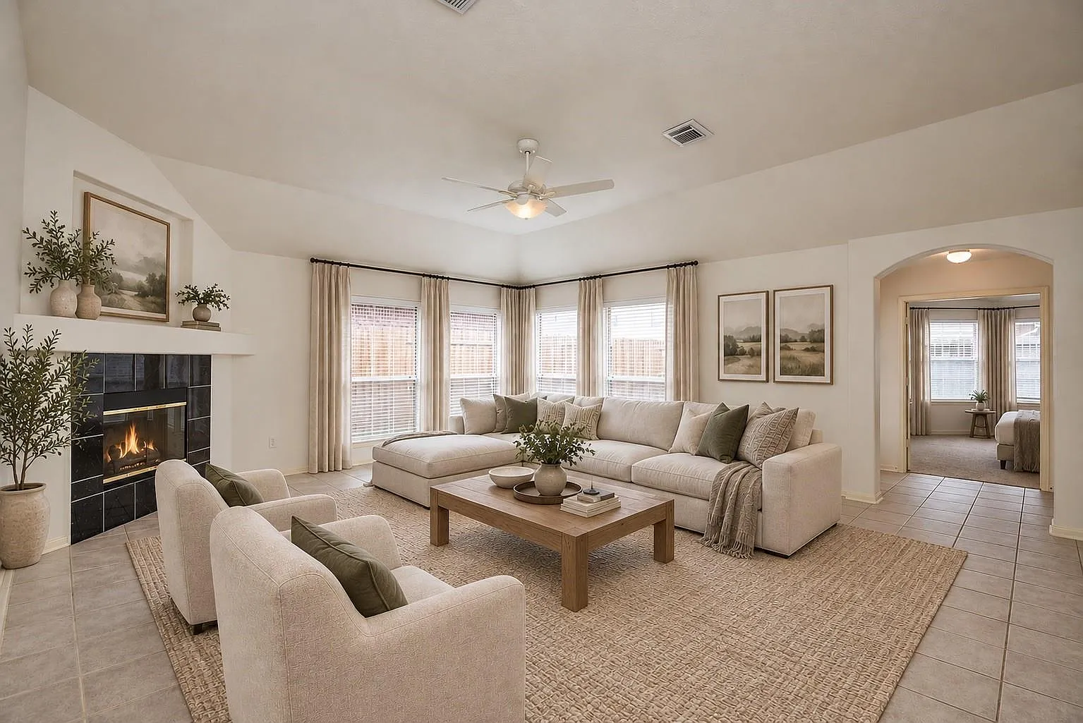 3 bed, 2.0 bath, 2316 sqft, $2,100 — Photo 3