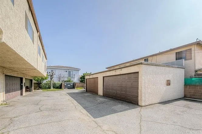 216 N Alhambra Ave — Photo 23