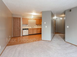 510 E 17th St S APT 36, Newton, IA 50208