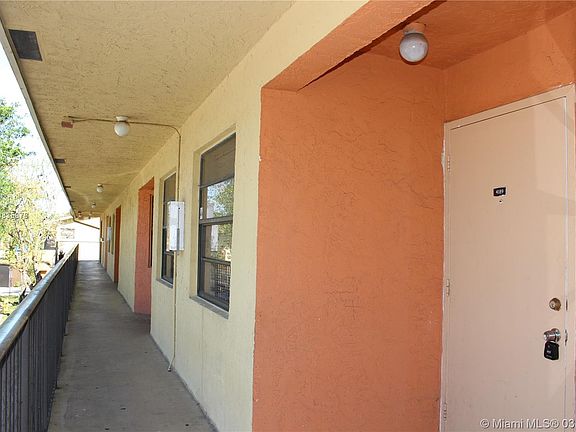 3rd image of 4189 Lakeside Dr #4189