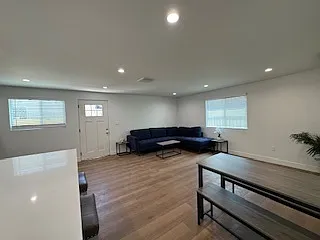 816 E 87th Pl — Photo 18