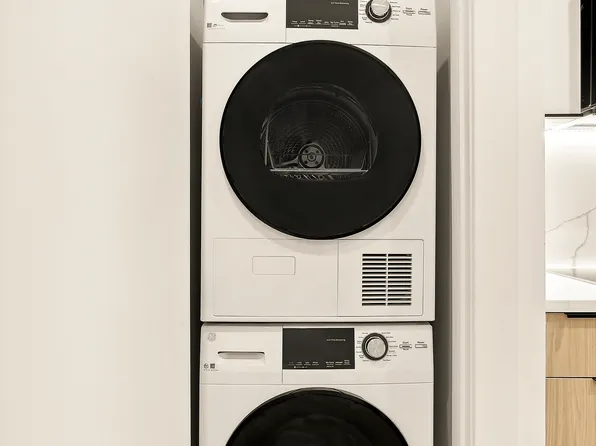 333 East 52nd Street image 8 of 10