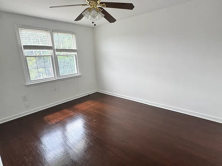 1724 Robbins Pl — Photo 9