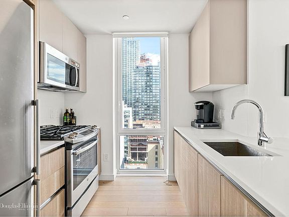 3rd image of 4220 24th St APT 12H