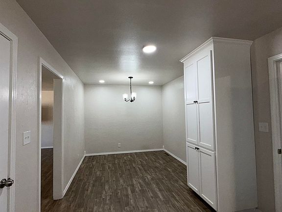 5th image of 725 W Hickory Ave