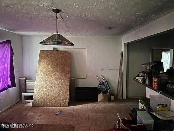 2nd image of 3237R Ernest St