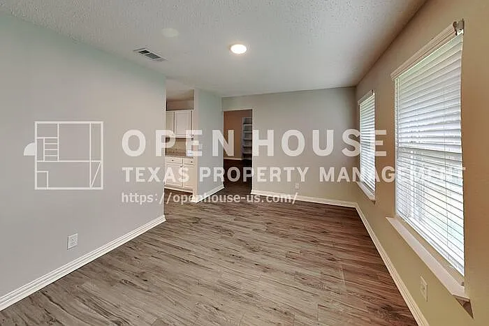 1523 Warwick Dr — Photo 34