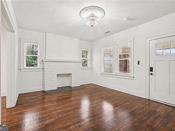 3rd image of 829 Rose Cir SW