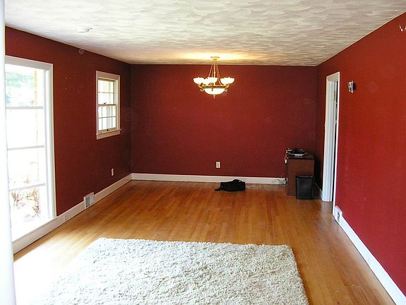 3rd image of 801 Hampton Dr