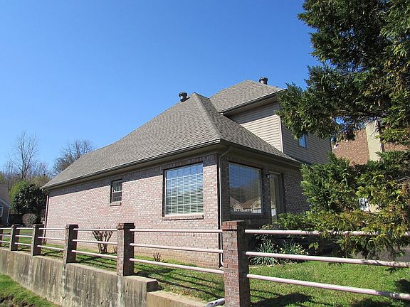 5th image of 934 Aspen Way